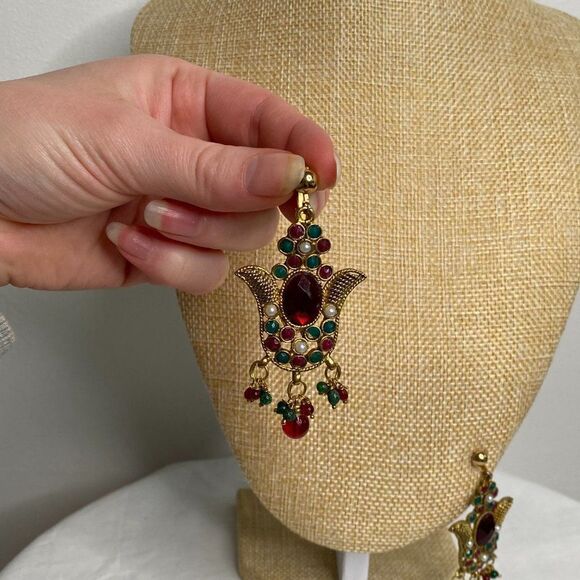 VINTAGE Large Gold & Ruby Clip-On Dangly Earrings - Picture 5 of 5